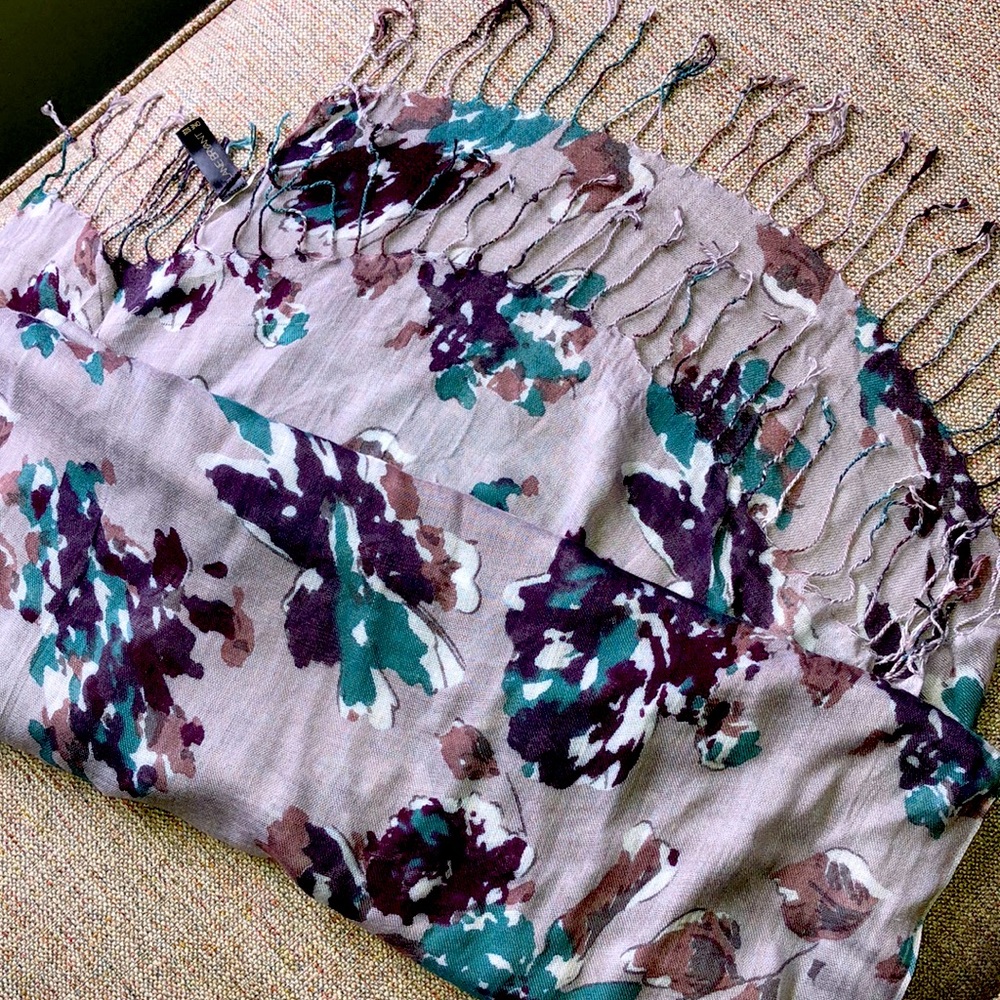 Women’s scarf